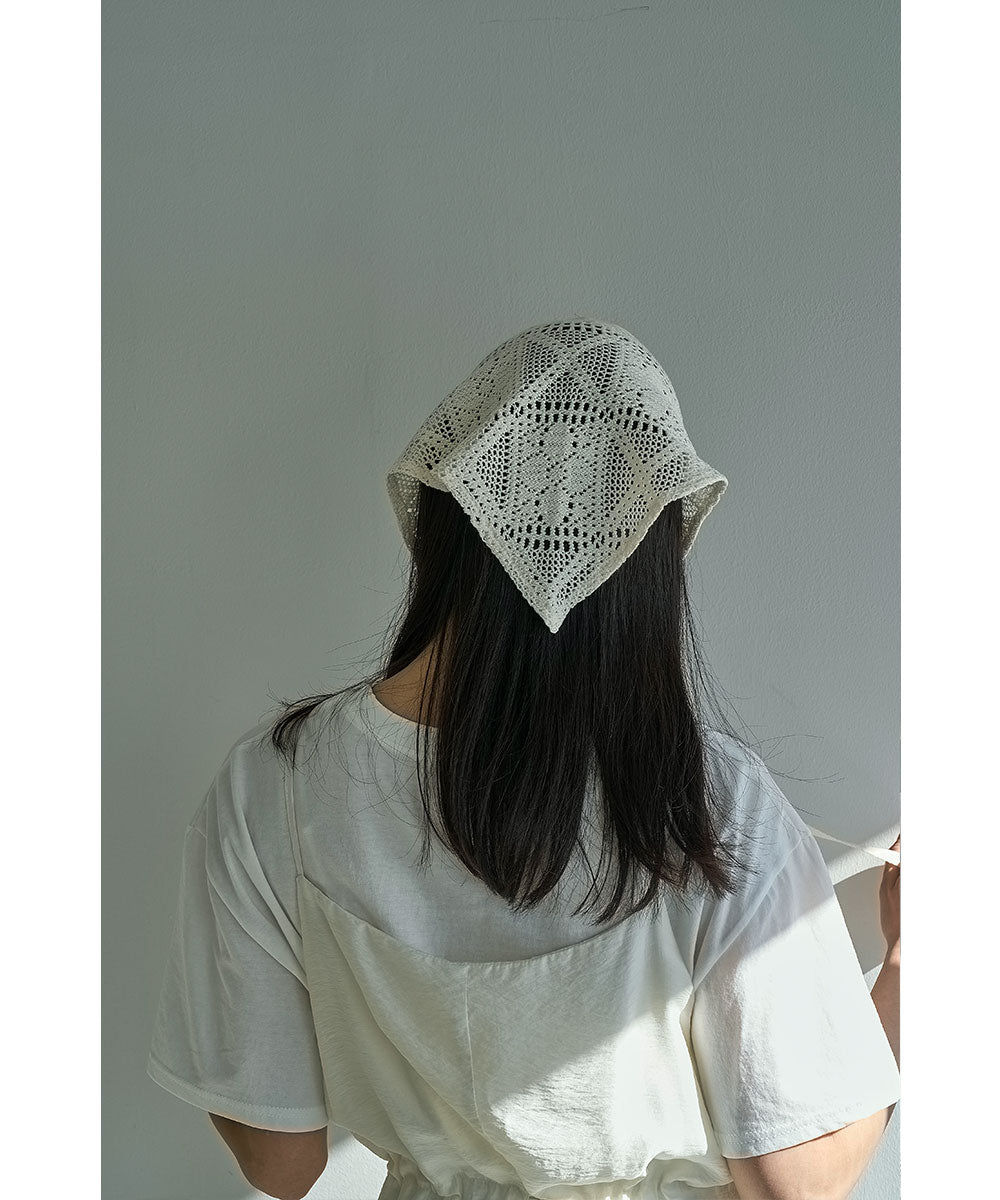 TRIANGLE SCARF