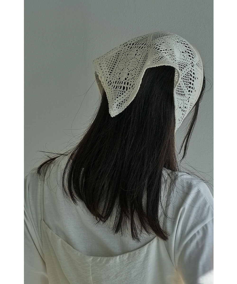 TRIANGLE SCARF