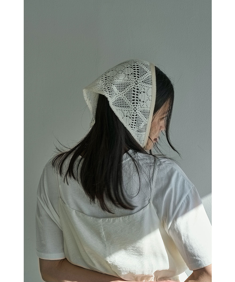 TRIANGLE SCARF
