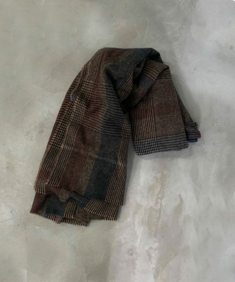 DARK CHECK STOLE