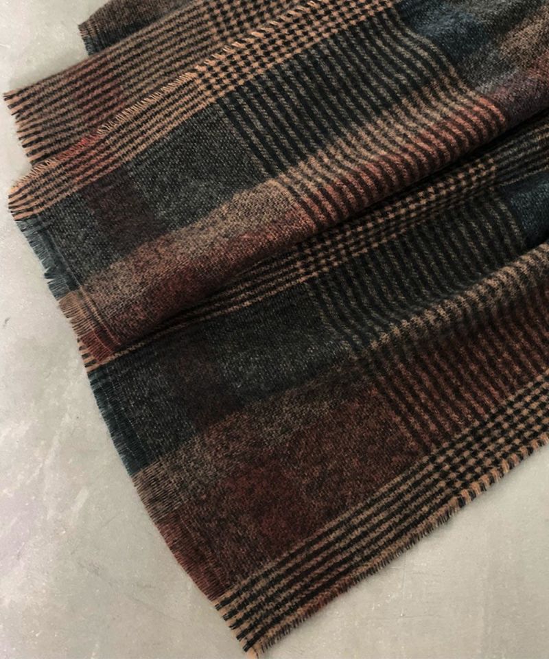 DARK CHECK STOLE