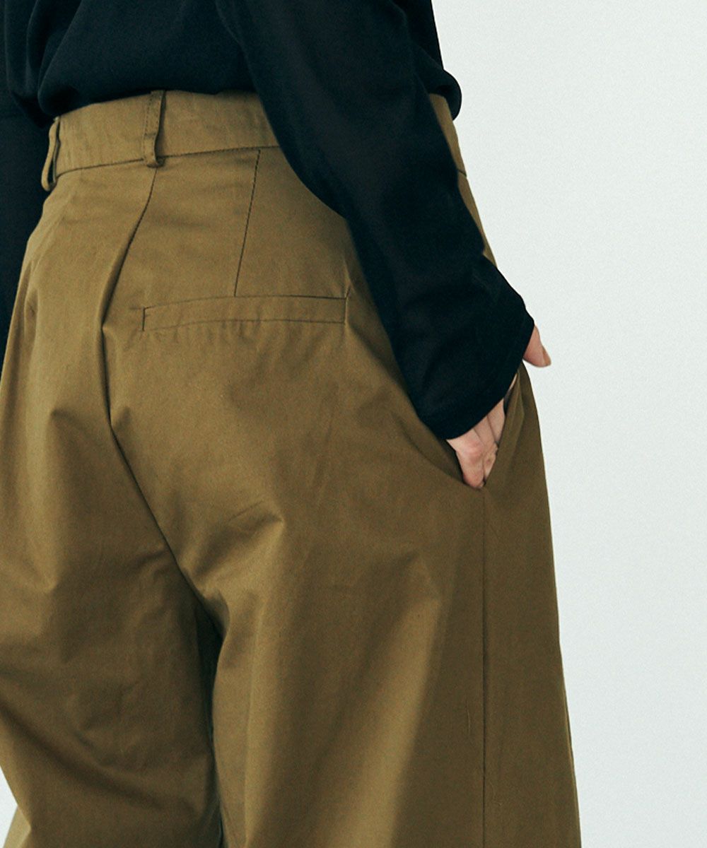 SIDE TUCK PANTS