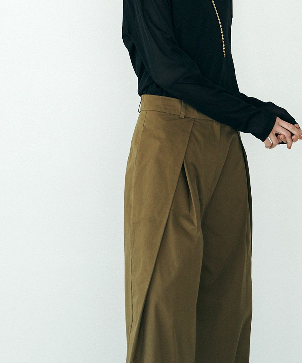 SIDE TUCK PANTS