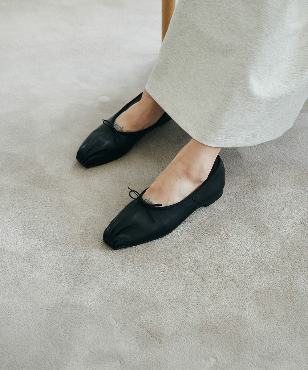 [m.]LEATHER FLAT PUMPS