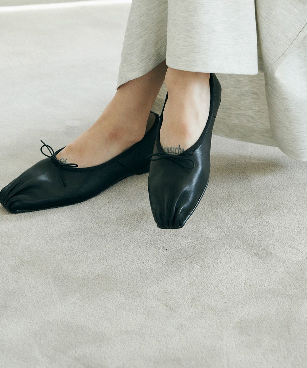 [m.]LEATHER FLAT PUMPS