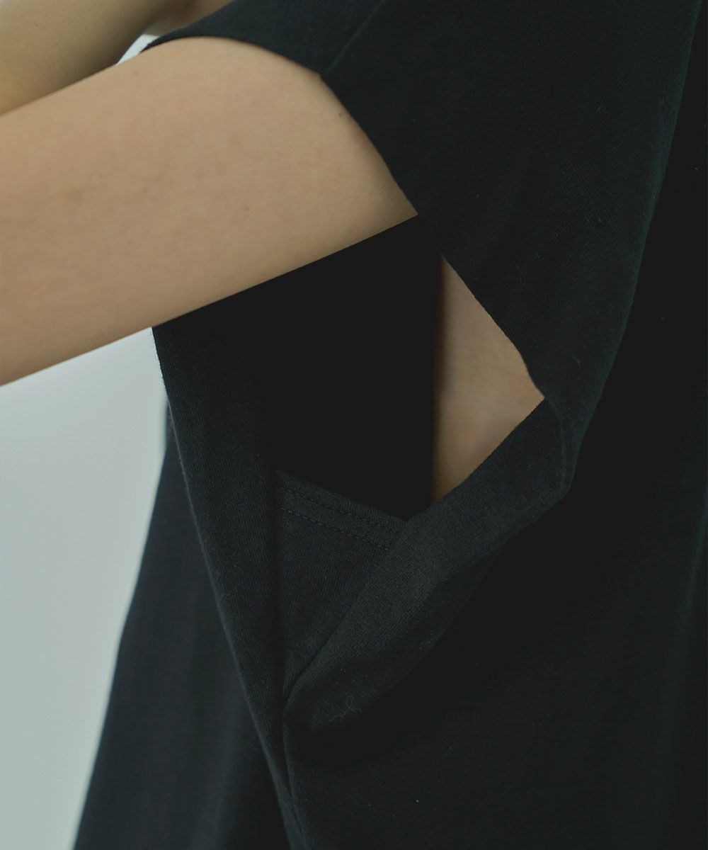 ASYMMETRY SLEEVE TEE