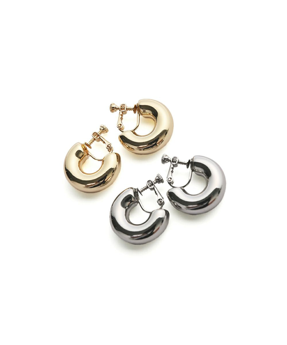 WIDE CIRCLE EARRING