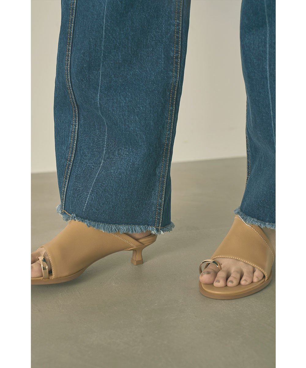 LE VERNIS/ルベルニ Toe ring sandals Le Vernis サンダル LE VERNIS(ル・ベルニ)Toe ring sandals