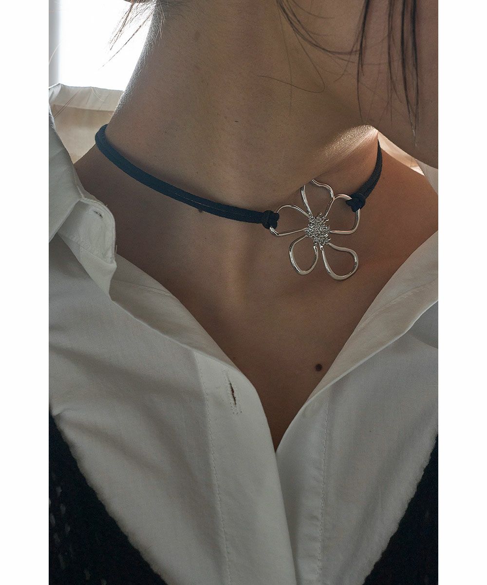 FLOWER CHOKER