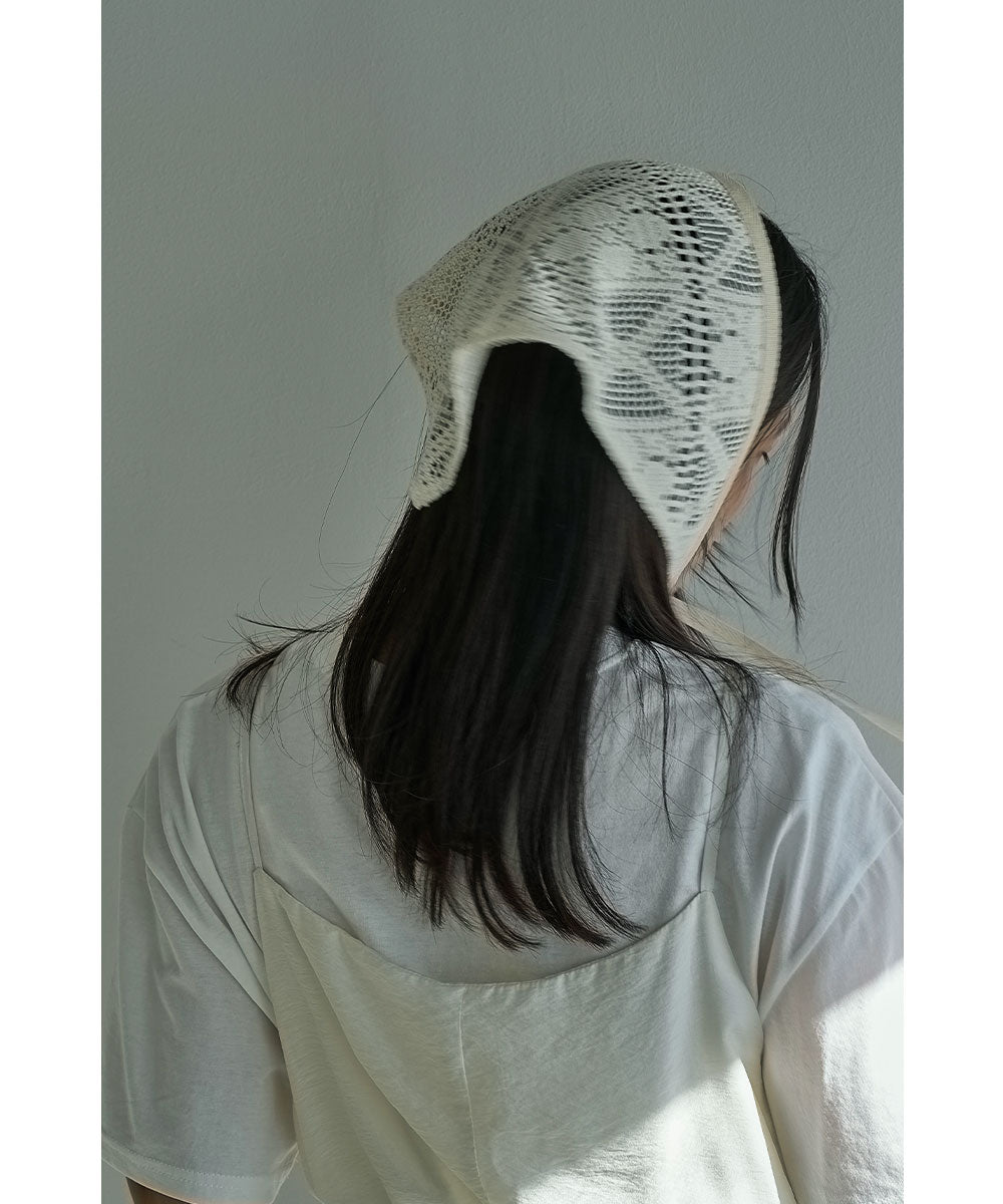 TRIANGLE SCARF