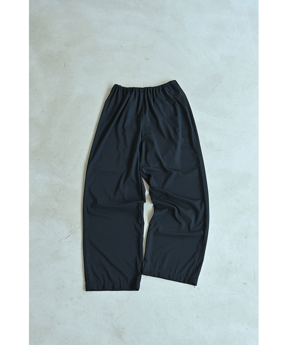 BLACK__752458-11.jpg-10
